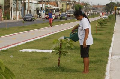 Novo trecho urbanizado da Bernardo Sayão completa um mês com área preservada pela comunidade