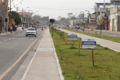 Novo trecho urbanizado da Bernardo Sayão completa um mês com área preservada pela comunidade