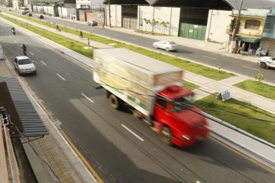 Novo trecho urbanizado da Bernardo Sayão completa um mês com área preservada pela comunidade