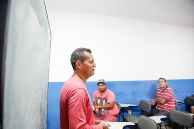 Cursos de pedreiro, hidráulica e meio ambiente qualificam moradores da Bacia da Estrada Nova