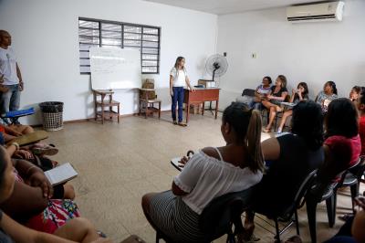 Cursos de pedreiro, hidráulica e meio ambiente qualificam moradores da Bacia da Estrada Nova