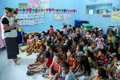 Projeto Baú das Histórias leva literatura a alunos da educação infantil