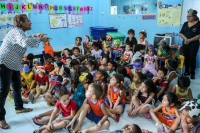 Projeto Baú das Histórias leva literatura a alunos da educação infantil