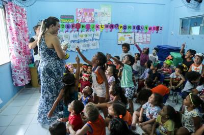 Projeto Baú das Histórias leva literatura a alunos da educação infantil