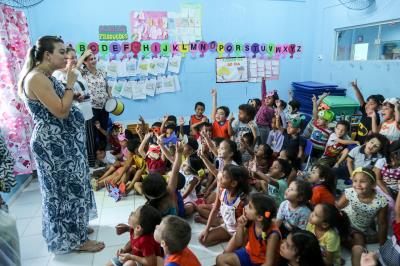 Projeto Baú das Histórias leva literatura a alunos da educação infantil