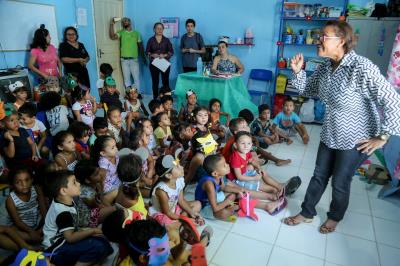 Projeto Baú das Histórias leva literatura a alunos da educação infantil