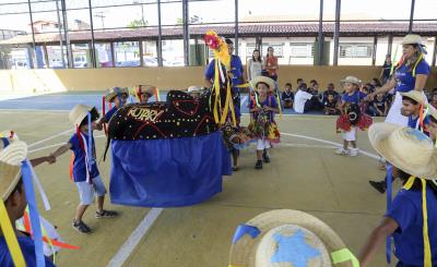 Alunos festejam o Dia do Folclore com música, dança e contação de histórias