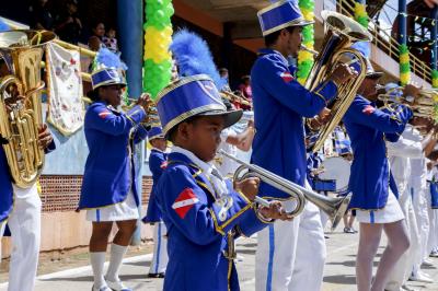 Ensino fundamental de Belém faz desfile e reforça conceitos de paz, educação e cidadania