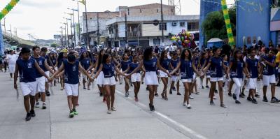 Ensino fundamental de Belém faz desfile e reforça conceitos de paz, educação e cidadania