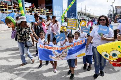 Ensino fundamental de Belém faz desfile e reforça conceitos de paz, educação e cidadania