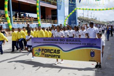 Ensino fundamental de Belém faz desfile e reforça conceitos de paz, educação e cidadania