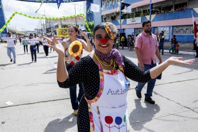 Ensino fundamental de Belém faz desfile e reforça conceitos de paz, educação e cidadania