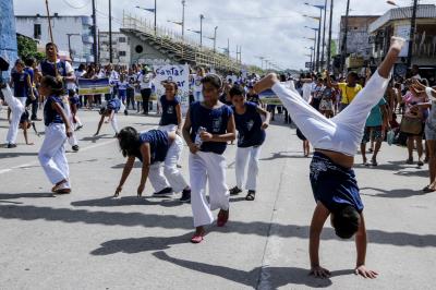 Ensino fundamental de Belém faz desfile e reforça conceitos de paz, educação e cidadania