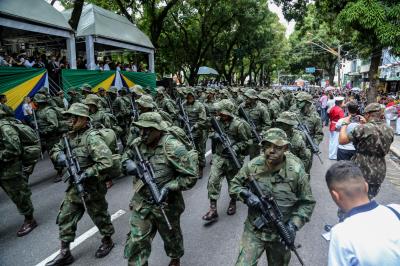 Desfile da Independência do Brasil mobiliza centenas de pessoas em Belém