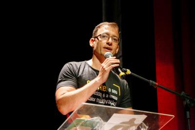 Prefeitura de Belém lota teatro no lançamento do Portal Municipal do Empreendedor