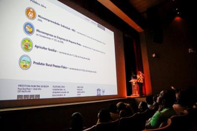 Prefeitura de Belém lota teatro no lançamento do Portal Municipal do Empreendedor