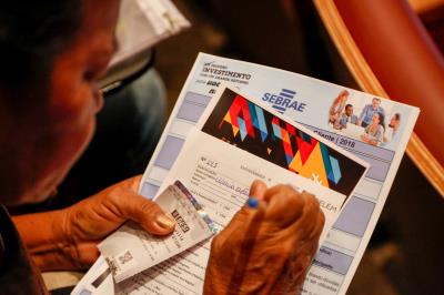 Prefeitura de Belém lota teatro no lançamento do Portal Municipal do Empreendedor