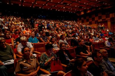 Prefeitura de Belém lota teatro no lançamento do Portal Municipal do Empreendedor