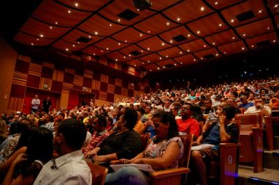 Prefeitura de Belém lota teatro no lançamento do Portal Municipal do Empreendedor