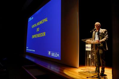 Prefeitura de Belém lota teatro no lançamento do Portal Municipal do Empreendedor