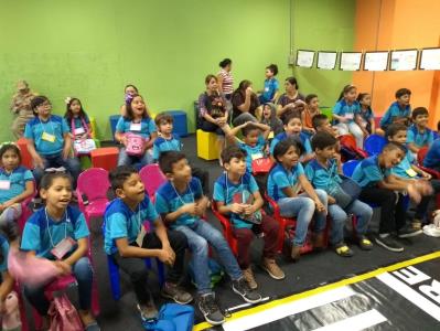 Crianças de escolas públicas aprendem noções de trânsito com a Turma do Semobinho