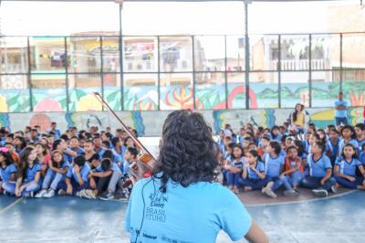 Quarteto Brasil de Tuhu apresenta concerto didático para alunos da Escola Inês Maroja