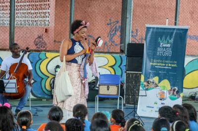 Quarteto Brasil de Tuhu apresenta concerto didático para alunos da Escola Inês Maroja