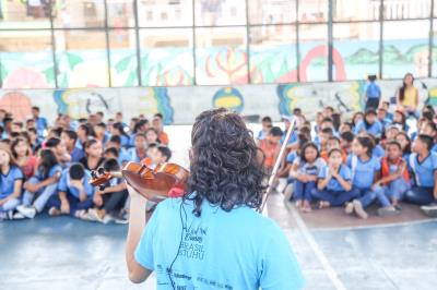 Quarteto Brasil de Tuhu apresenta concerto didático para alunos da Escola Inês Maroja