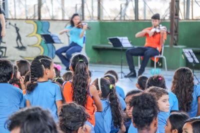 Quarteto Brasil de Tuhu apresenta concerto didático para alunos da Escola Inês Maroja
