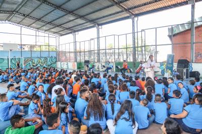 Quarteto Brasil de Tuhu apresenta concerto didático para alunos da Escola Inês Maroja