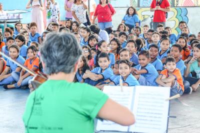 Quarteto Brasil de Tuhu apresenta concerto didático para alunos da Escola Inês Maroja