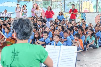 Quarteto Brasil de Tuhu apresenta concerto didático para alunos da Escola Inês Maroja