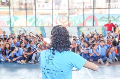 Quarteto Brasil de Tuhu apresenta concerto didático para alunos da Escola Inês Maroja