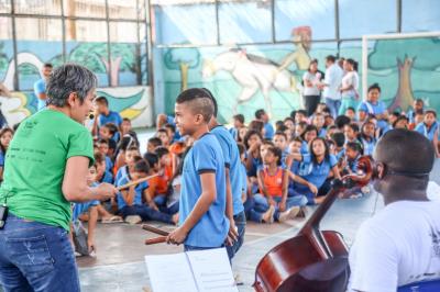 Quarteto Brasil de Tuhu apresenta concerto didático para alunos da Escola Inês Maroja