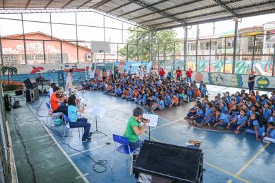 Quarteto Brasil de Tuhu apresenta concerto didático para alunos da Escola Inês Maroja