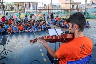 Quarteto Brasil de Tuhu apresenta concerto didático para alunos da Escola Inês Maroja