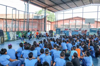 Quarteto Brasil de Tuhu apresenta concerto didático para alunos da Escola Inês Maroja