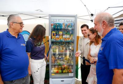 Projeto Geladeira Solidária é instalado na escola Municipal Rotary, na Condor
