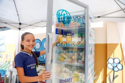 Projeto Geladeira Solidária é instalado na escola Municipal Rotary, na Condor