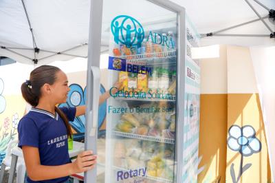 Projeto Geladeira Solidária é instalado na escola Municipal Rotary, na Condor