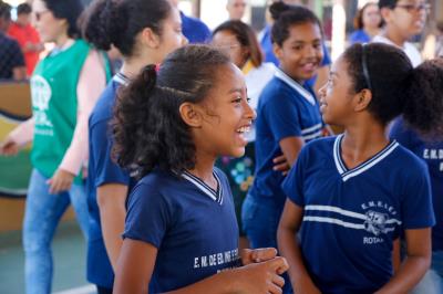 Projeto Geladeira Solidária é instalado na escola Municipal Rotary, na Condor