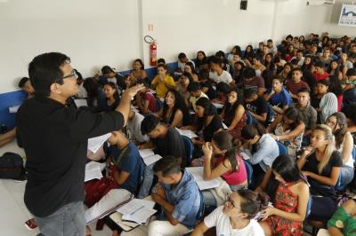 Aulão preparatório para o Enem movimenta Cursinho Municipal