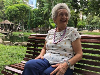 Bancos e lixeiras da Praça Batista Campos estão sendo reformados