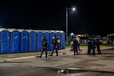 Chegada do novo ano enche de cor e luz o céu no Portal da Amazônia