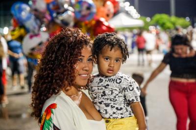Chegada do novo ano enche de cor e luz o céu no Portal da Amazônia