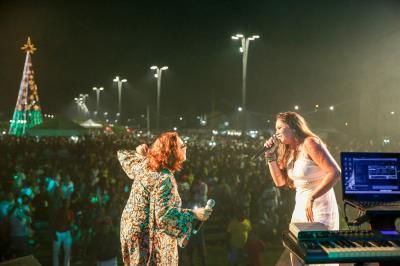 Chegada do novo ano enche de cor e luz o céu no Portal da Amazônia