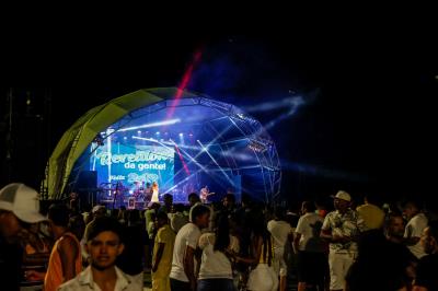 Chegada do novo ano enche de cor e luz o céu no Portal da Amazônia