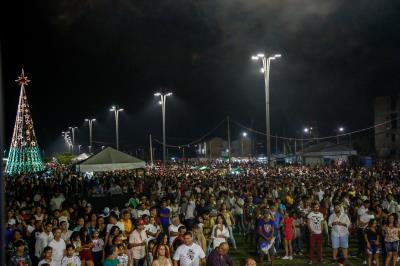Chegada do novo ano enche de cor e luz o céu no Portal da Amazônia