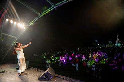 Chegada do novo ano enche de cor e luz o céu no Portal da Amazônia