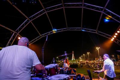 Chegada do novo ano enche de cor e luz o céu no Portal da Amazônia